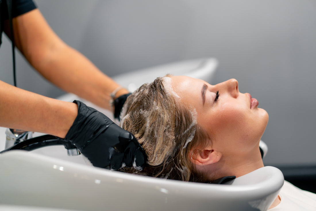Trattamento Capelli Settimanale Estate: La Guida Essenziale